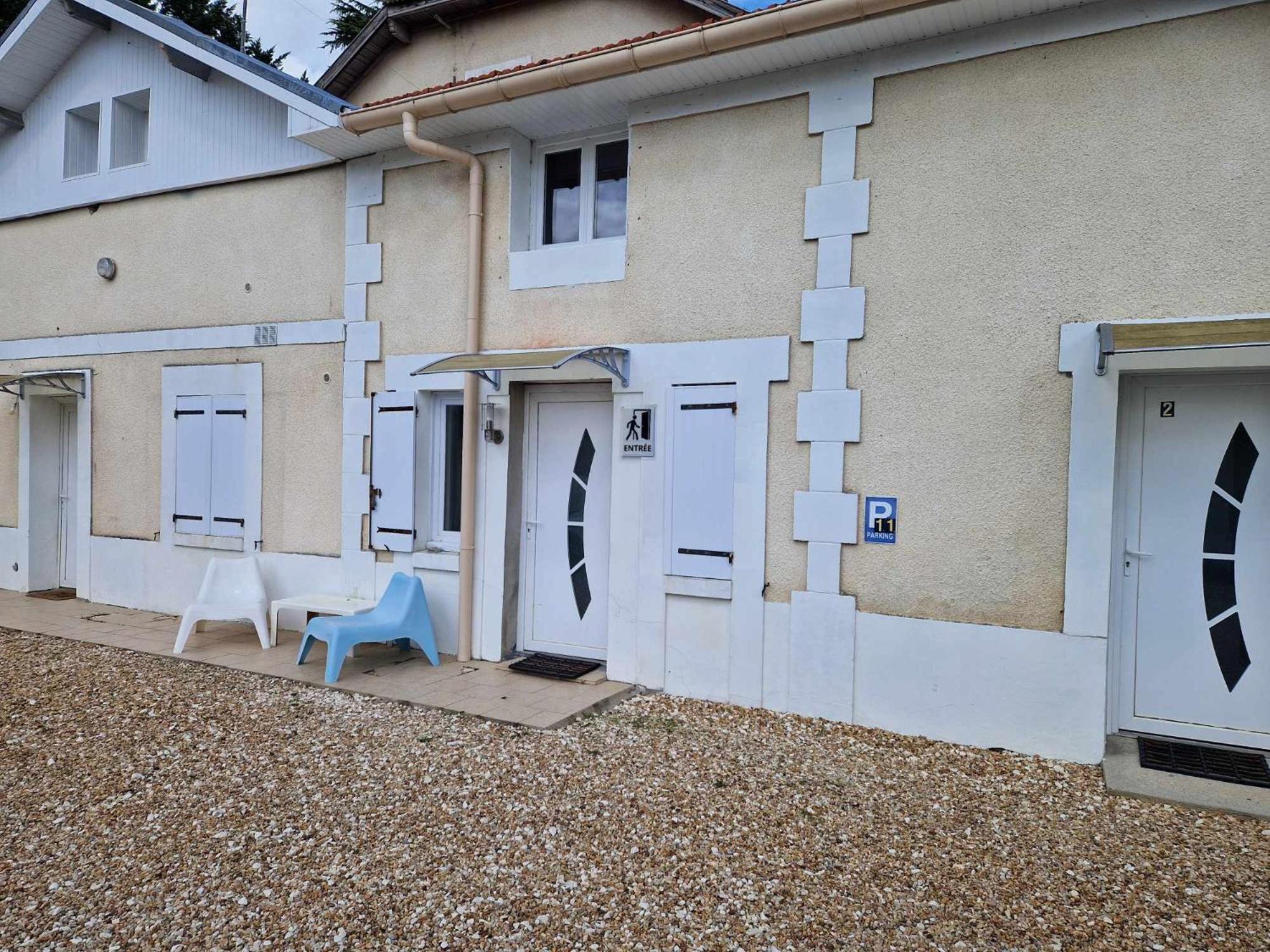 09 - Joli studio neuf avec vue sur jardin arboré et parking privatif gratuit Razac-sur-lʼIsle Exterior foto